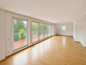 Geräumige, bezugsfreie Wohnung mit Südwest Terrasse und KFZ Stellplatz nahe S Bhf Lichtenrade!