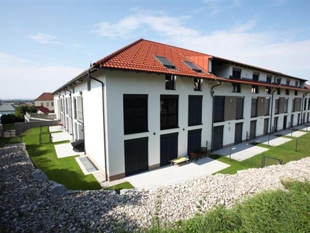 Geräumige Dachgeschoßwohnung inkl. Einbauküche & Loggia TG ABSTELLPLÄTZE KOSTENLOS Top B13
