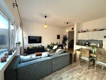 Geräumige Erdgeschosswohnung mit Terrasse, Lift und Garagenplatz