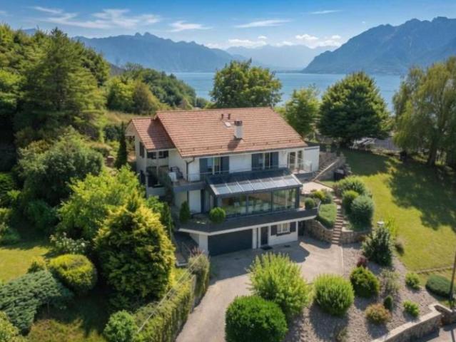 Geräumige Familienvilla mit atemberaubender Aussicht