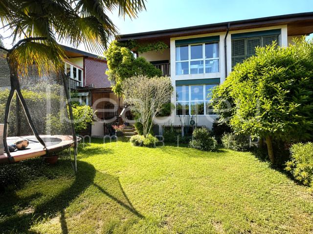 Geräumige Familienvilla mit Garten und Terrassen