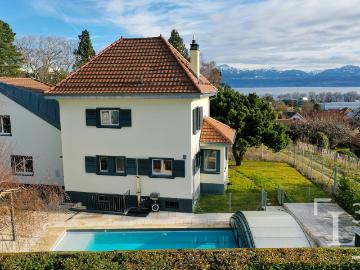 Geräumige Familienvilla mit Pool + Studio