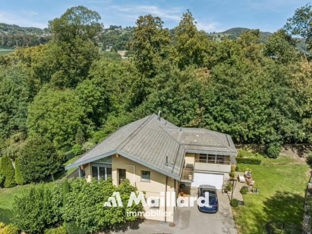 Geräumige, freistehende Villa mit 6,5 Zimmern