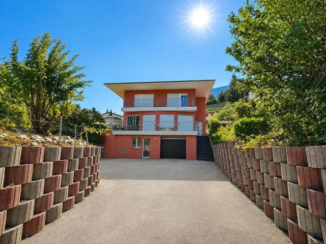 Geräumige, freistehende Villa mit großem Garten in Sierre