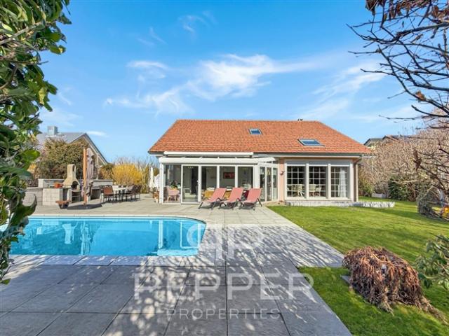 Geräumige, freistehende Villa, ideal gelegen im Herzen von Attalens
