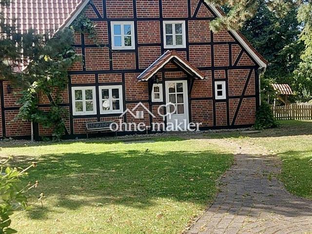 Geräumige Haushälfte auf dem Land