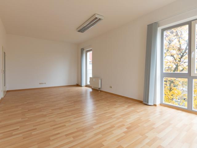 Geräumige & Helle 2 Zimmer Wohnung mit Tageslichtbad in Lindenthal