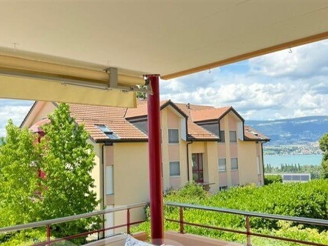 Geräumige, helle Wohnung und angenehmer Seeblick