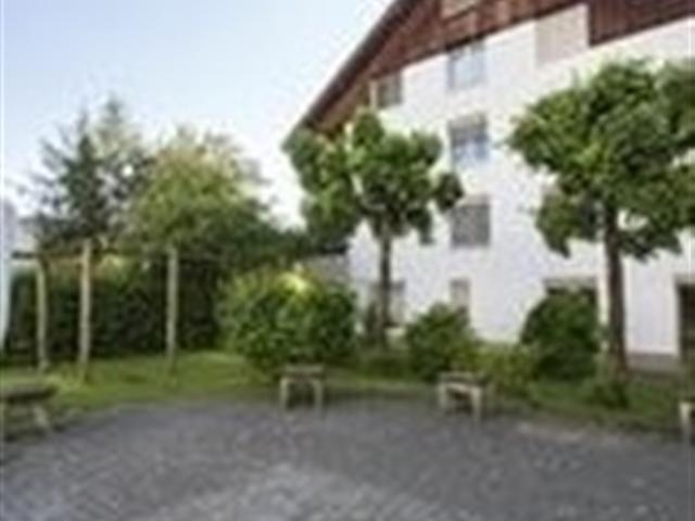 Geräumige helle Wohnung mit Balkon zentral & im Grünen gelegen