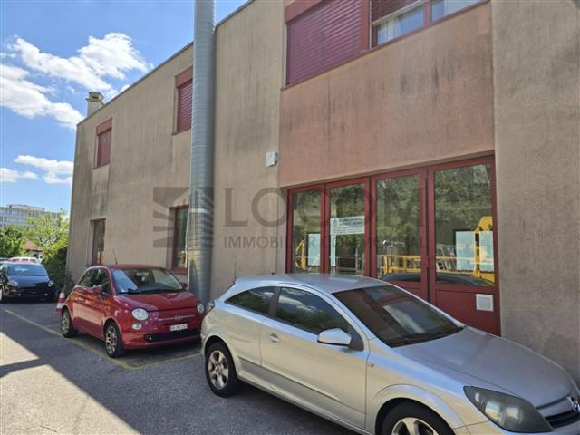 Grosszügige Ladenfläche in Bussigny, 230 m² zur Miete