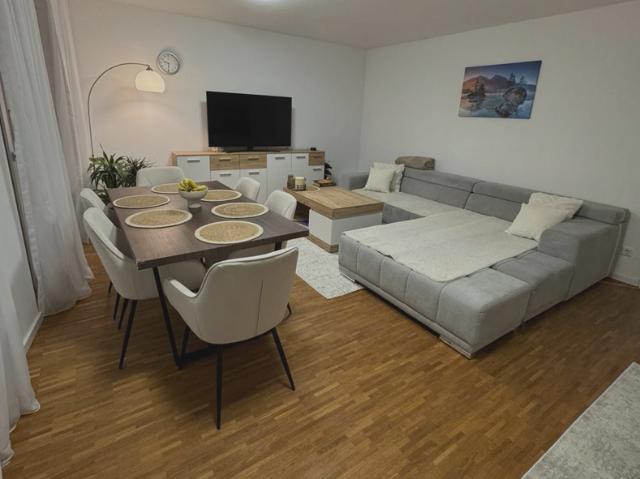 Geräumige, moderne Wohnung mit großem Balkon