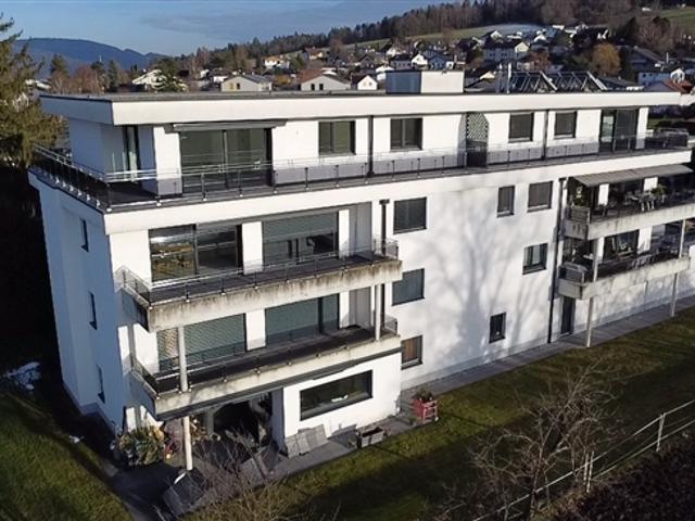 Geräumige, moderne Wohnung mit großer Terrasse in einem neuen Gebäude
