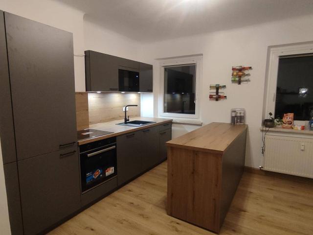 Geräumige Wohnung teilmöbliert