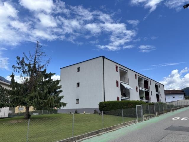 GERÄUMIGE WOHNUNG ZUR MIETE IN CADENAZZO MIT 2,5 ZIMMERN