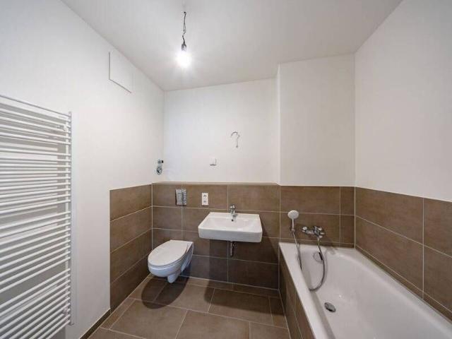 Geräumige Wohnung im Neubauerstbezug mit südseitiger Dachterrasse und zwei Bädern