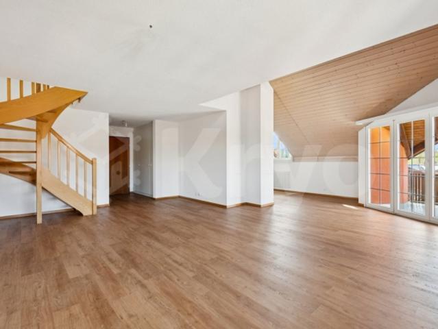 Geräumige Wohnung mit Blick auf zwei Etagen