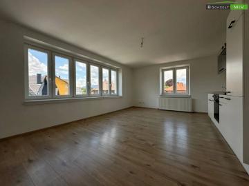 geräumige Wohnung mit Küche & Parkplatz direkt vor dem Wohnhaus