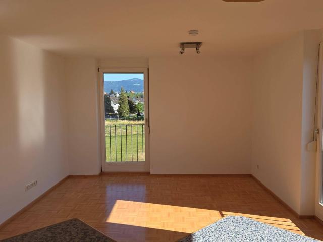 Geräumige Wohnung mit Tiefgarage, Terrasse, Loggia, Abstellraum, Keller und Fahrradabstellraum