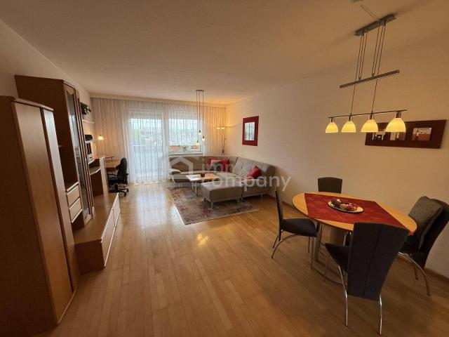 Geräumige Wohnung mit Tiefgaragenstellplatz & unverbautem Balkonblick