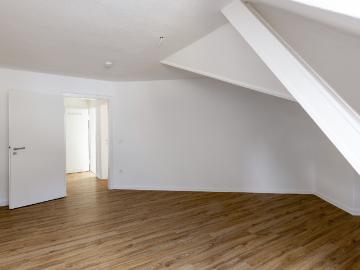 Geräumige WG Wohnung mit Stil im Herzen der Stadt