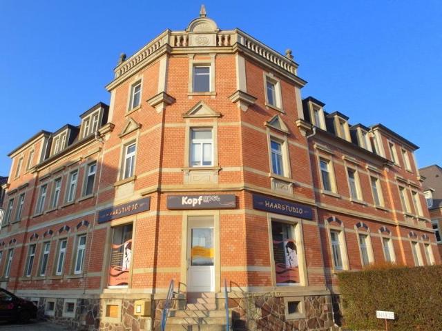 Geräumige u. helle 2 Zimmer Wohnung * separate Essküche * modernes Bad m. Wanne, Dusche, Fußb. Heiz