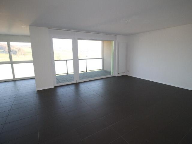 Geräumige Unterkünfte von etwa 93 m² in einem modernen Gebäude