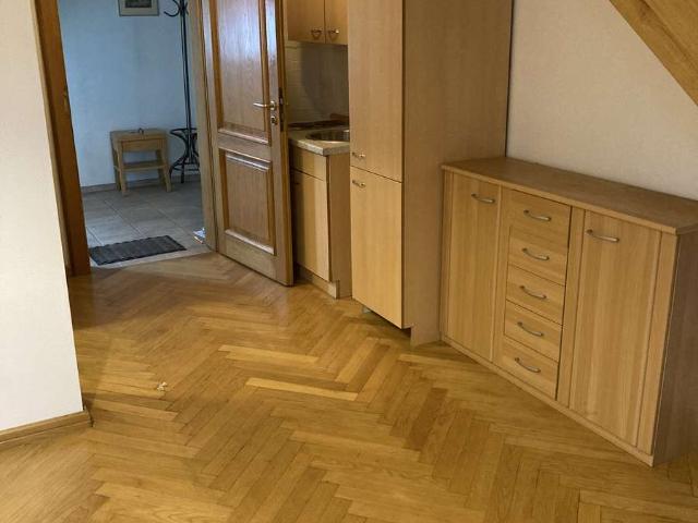 Geräumige und gepflegte 1 Zimmer Dachgeschosswohnung mit Einbauküche in Erlangen