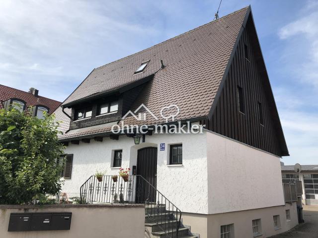 Geräumige und helle Altbauwohnung mit Dachterrasse in bester Karlsfelder Lage