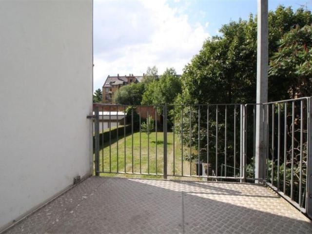 geräumige und ruhige 1 Raum mit Balkon