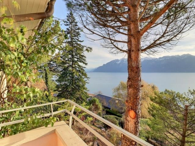 Geräumige Villa mit atemberaubendem Blick auf den See