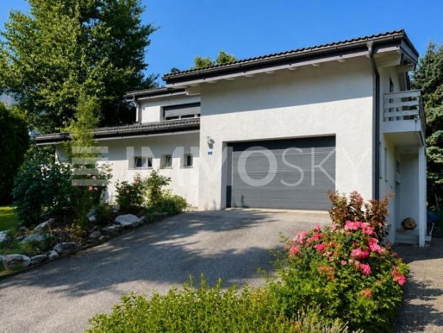Geräumige Villa mit eigenständiger Wohnung