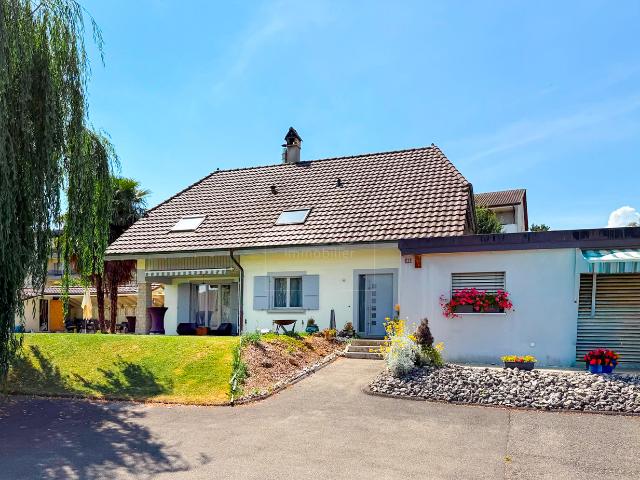 Geräumige Villa mit Pool und unabhängigen 2.5 Zimmern in St Aubin
