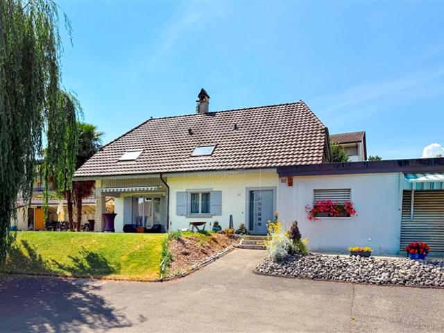 Geräumige Villa mit Pool und unabhängigen 2.5 Zimmern in St Aubin