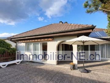Geräumige Villa mit See und Alpenblick