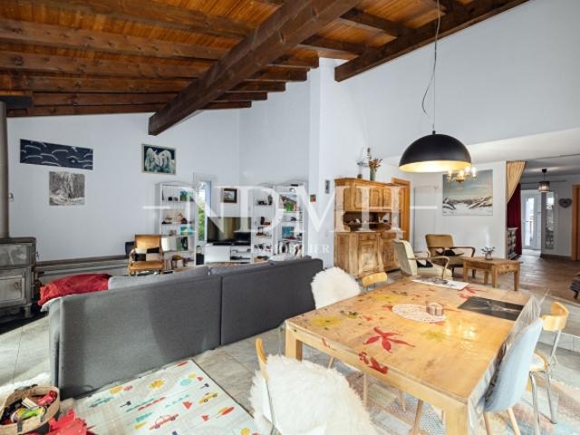 Geräumige Villa mit zwei Wohnungen