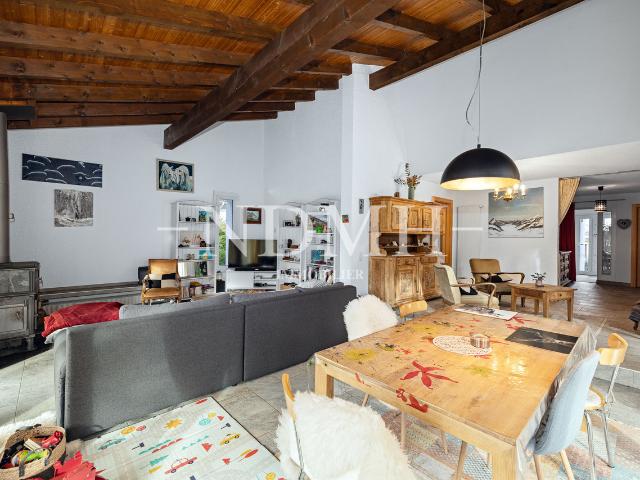 Geräumige Villa mit zwei Wohnungen