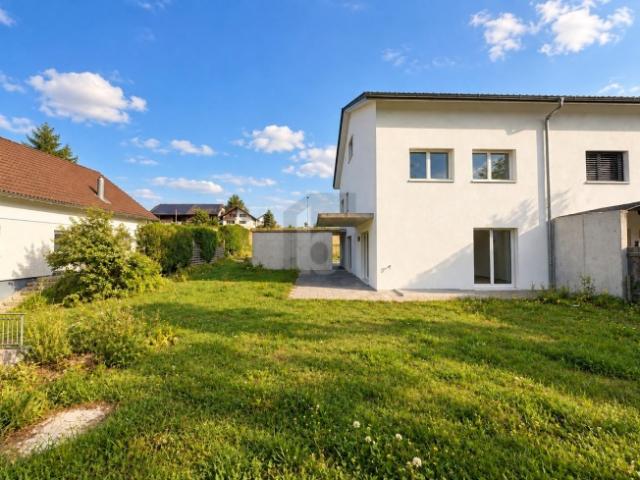 GERÄUMIGER WOHNRAUM UND GROSSER GARTEN