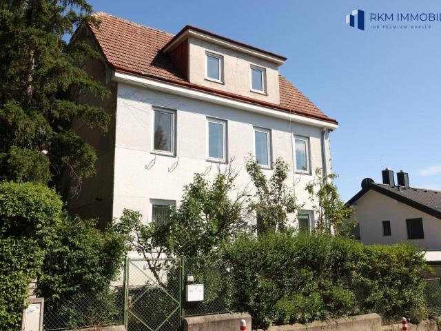 Geräumiges Mehrfamilienhaus in TOP Lage, 9 Zimmer, Garten, Balkon und Garage