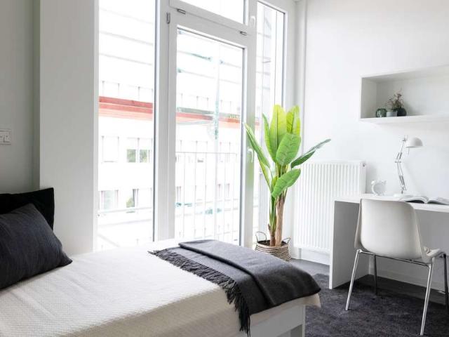 geräumiges, möbliertes Apartment in Düsseldorf Rath sucht neuen Mieter!
