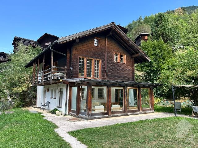 Geräumiges, charaktervolles Chalet mit schöner Veranda und Garten