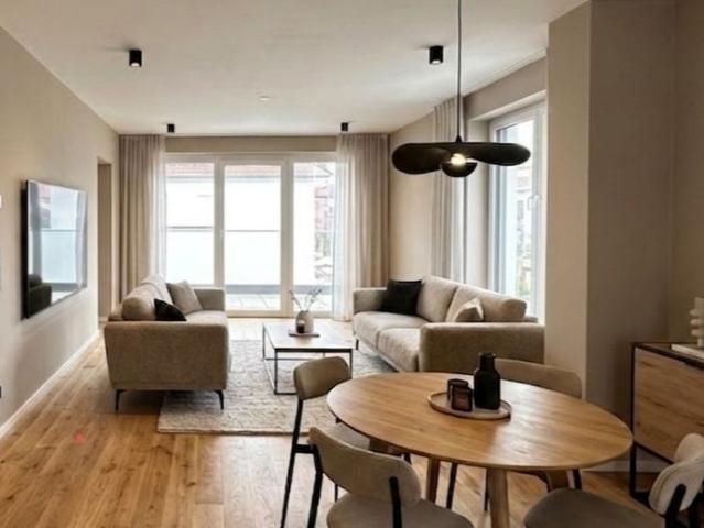 Geräumiges Doppelhaus mit schönem Garten