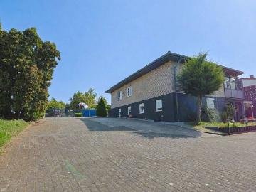 Geräumiges Ein bis Zweifamilienhaus inkl. 288 m² Halle enormes Potenzial in Biebertal