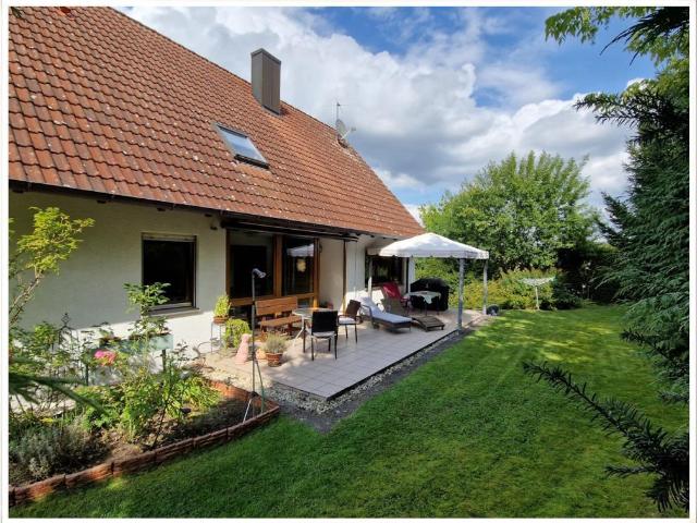 Geräumiges Einfamilienhaus auf 786 m² großem Grundstück in schönster Randlage von Tandern