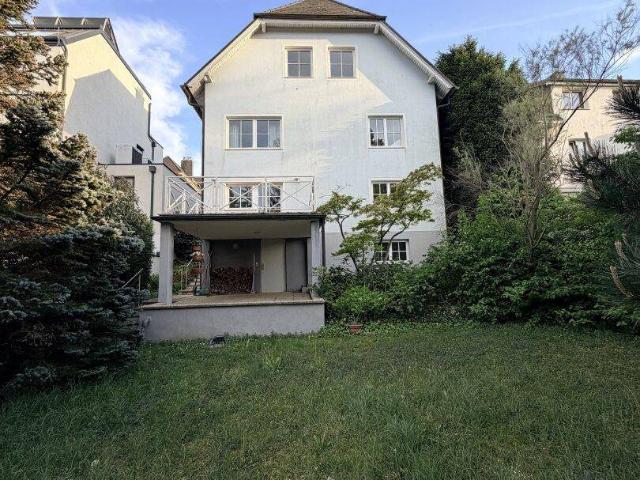 Geräumiges Einfamilienhaus in 1130 Wien mit Garten, 2 Terrassen und moderner Ausstattung!