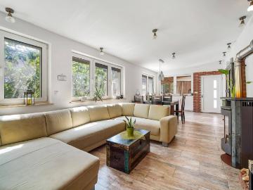 Geräumiges Einfamilienhaus in Pama