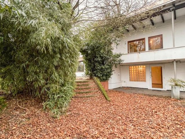 Geräumiges Einfamilienhaus mit 8 Zimmern in Bergisch Gladbach