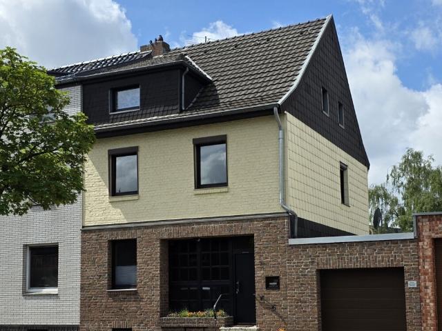 Geräumiges Einfamilienhaus mit Anbau, Wintergarten und Garage in Viersen Dülken