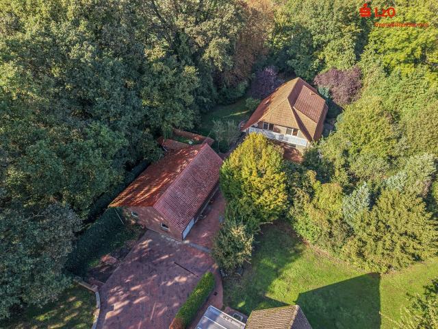 Geräumiges Einfamilienhaus mit großem Grundstück und vielseitigem Nebengebäude