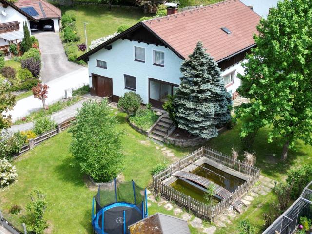 Geräumiges Einfamilienhaus mit Wintergarten und viel Potential