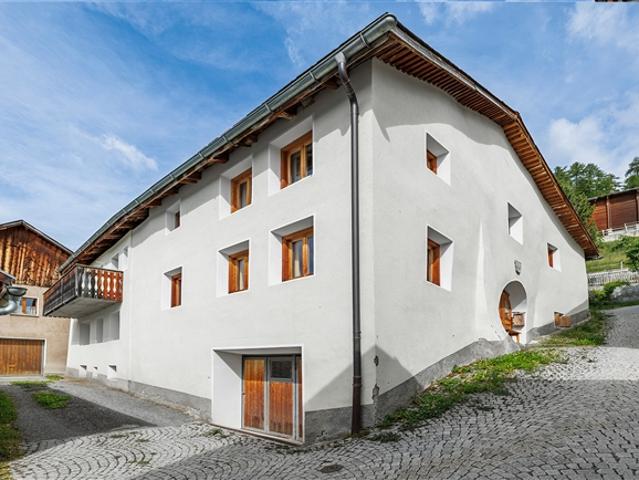 Geräumiges Engadinerhaus mit Potenzial an ruhiger Lage